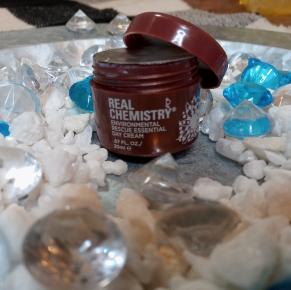 Real chemistry environmental essential moisturizer - Picture 6 of 7